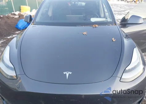 2020 Tesla Model Y Long Range Dual Motor All-Wheel Drive z USA, uszkodzony, nr VIN 5YJYGDEE7LF044433